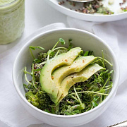 Божественный зеленый салат с черной киноа