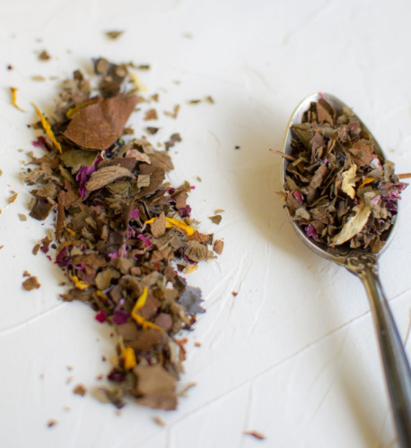 Чайный напиток из ферментированных листьев и цветов "Чайные листья" горный Крым / 500 г